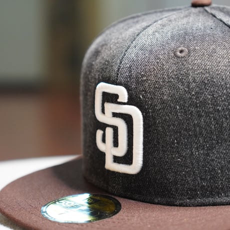 NEW ERA・ニューエラ　59FIFTY MLB Denim 2-Tone サンディエゴ・パドレス ウォッシュド ブラックデニム バーントウッドバイザー