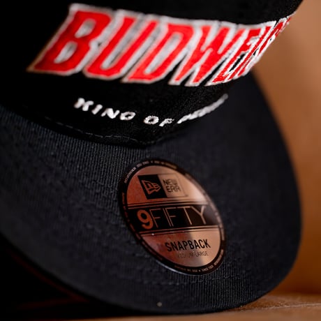 NEW ERA・ニューエラ　9FIFTY トラッカー Budweiser バドワイザー アーチロゴ（ブラック）M/Lサイズ