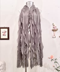 Vintage Pale Gray Wavy Frill Design Knit Scarf