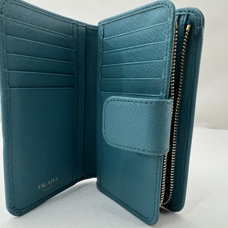 プラダ　２つ折り財布