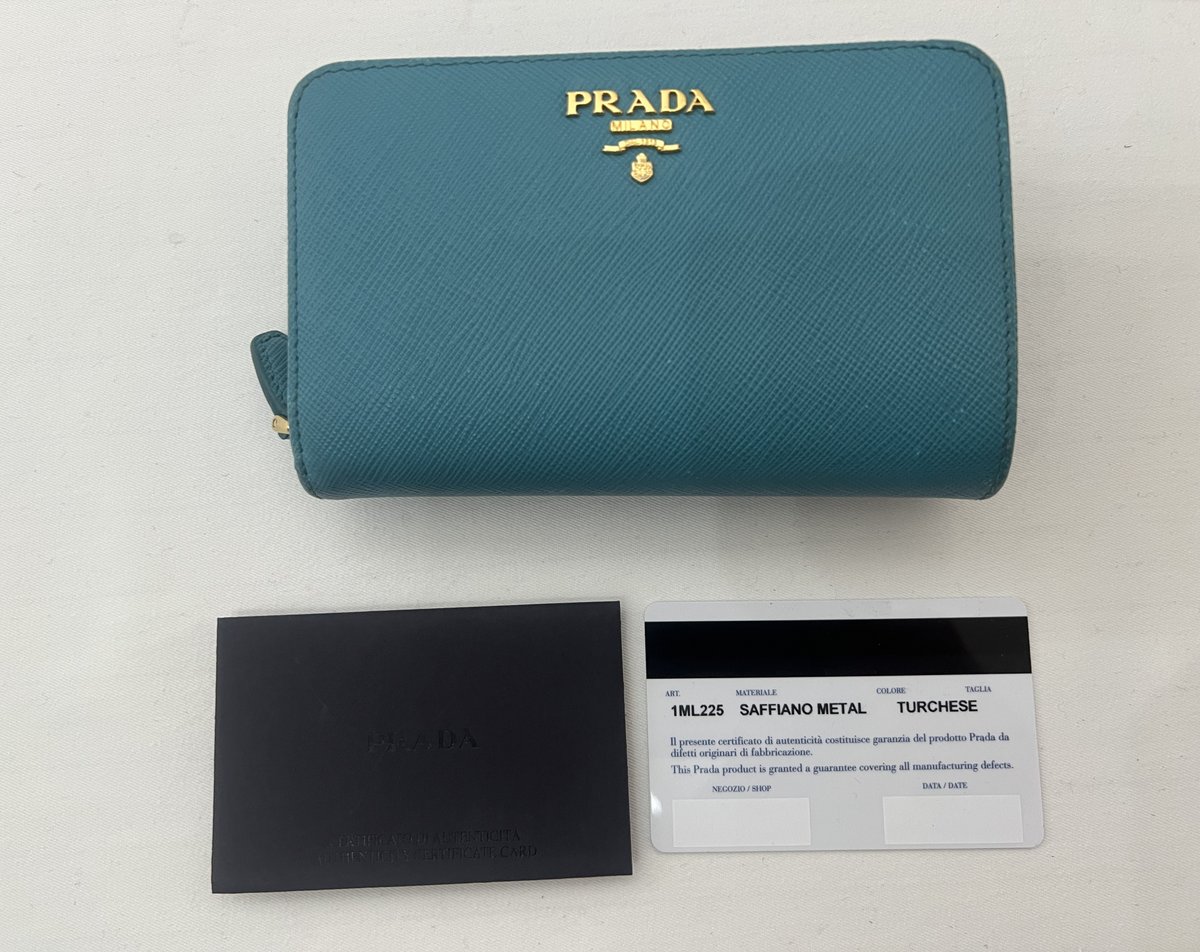 プラダ 2つ折り財布 | tomodachi store