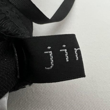 黒パンツ