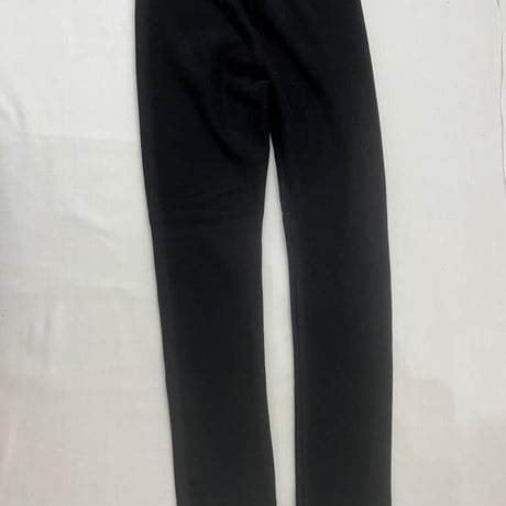 黒パンツ