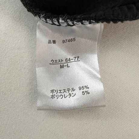 黒パンツ