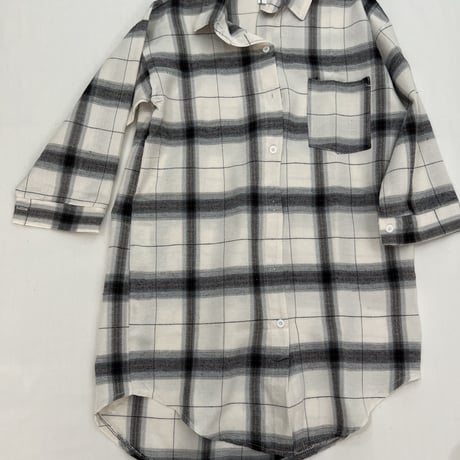 白黒チェック柄シャツ