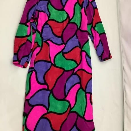 派手派手 | STORES