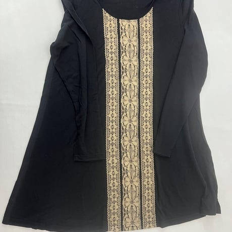 黒ロングTシャツ　　CLOSE_UP