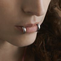 【即売品】Lip ring：Fangs / Silver