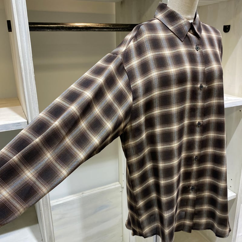 CLOCHE（クロシェ）』キュプラ混バックスリットチェックシャツ