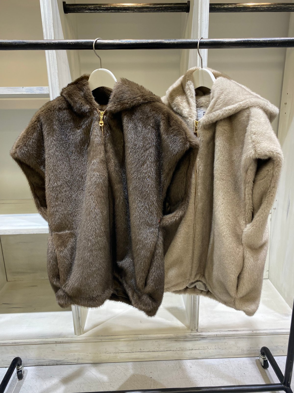 PASSIONE（パシオーネ）』フード付きfurベスト | ルルド