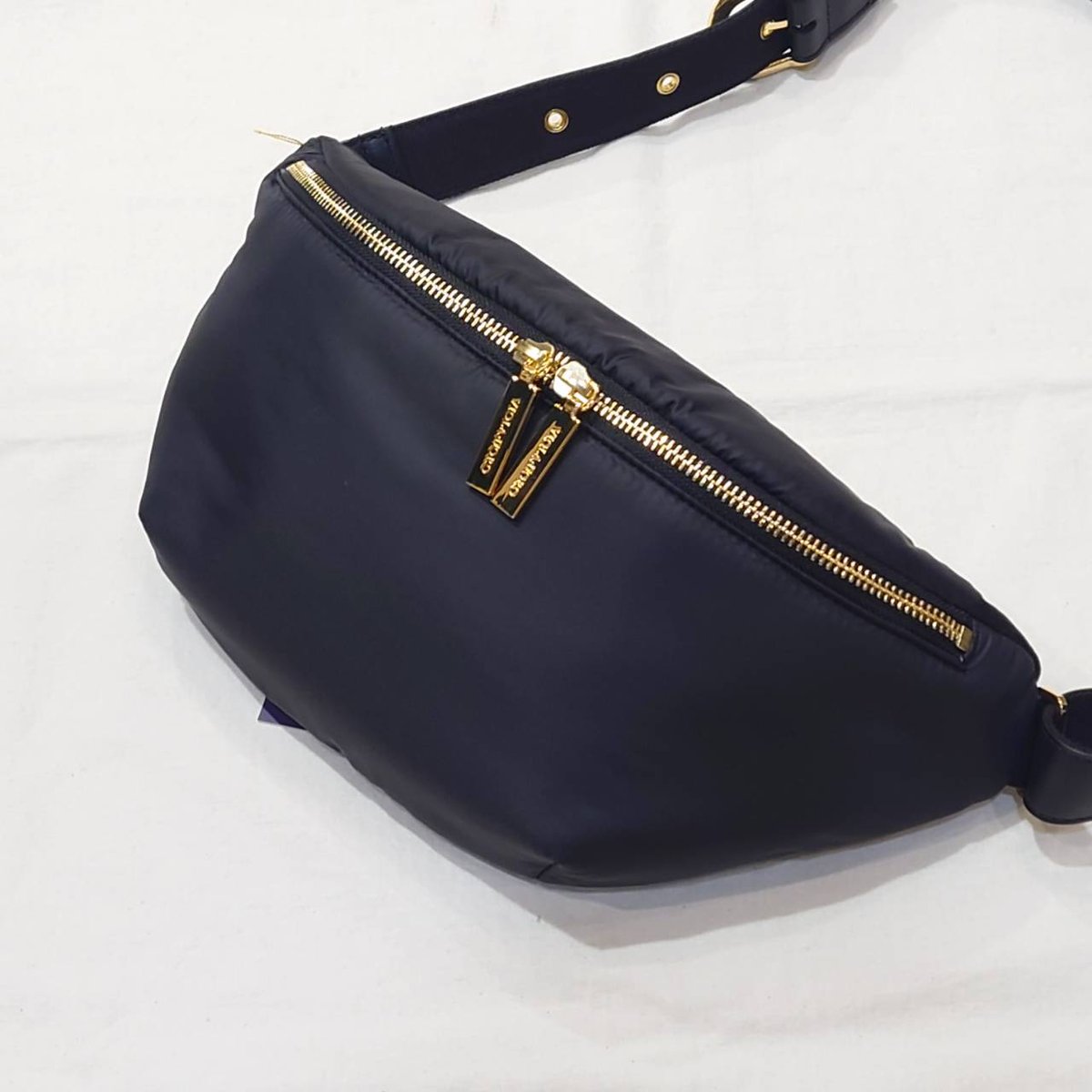 極美品 ヴィオラドーロ VIOLAd'ORO ボディバッグ シボレザー ブラック