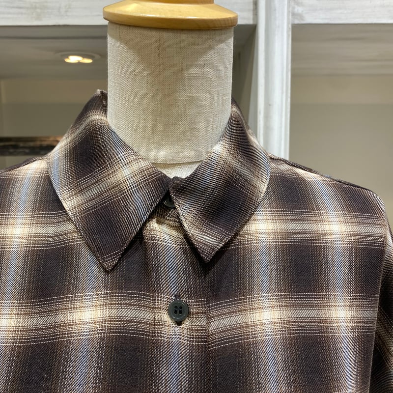 CLOCHE（クロシェ）』キュプラ混バックスリットチェックシャツ