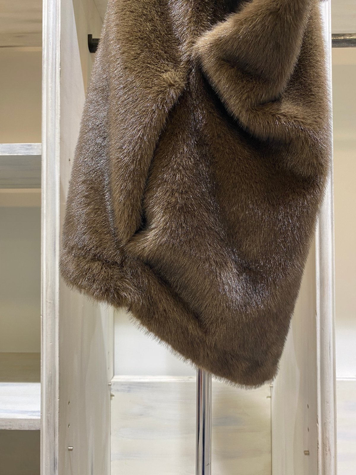 PASSIONE（パシオーネ）』フード付きfurベスト | ルルドオンライン