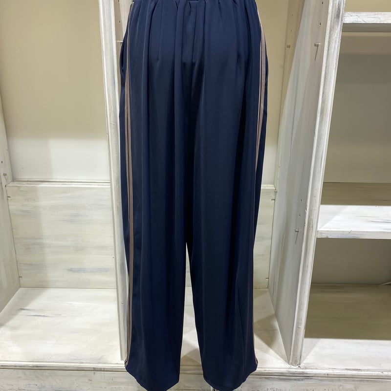 本日のみayane サイドラインバレルレッグパンツ　新品タグ付き36サイズ ayane'25 A.Wサイドラインバレルレッグパンツ 新品タグ付き36サイズ