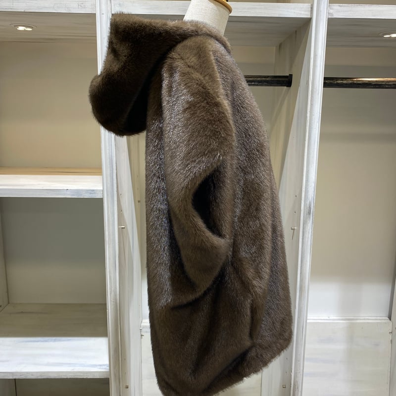 PASSIONE（パシオーネ）』フード付きfurベスト | ルルドオンライン