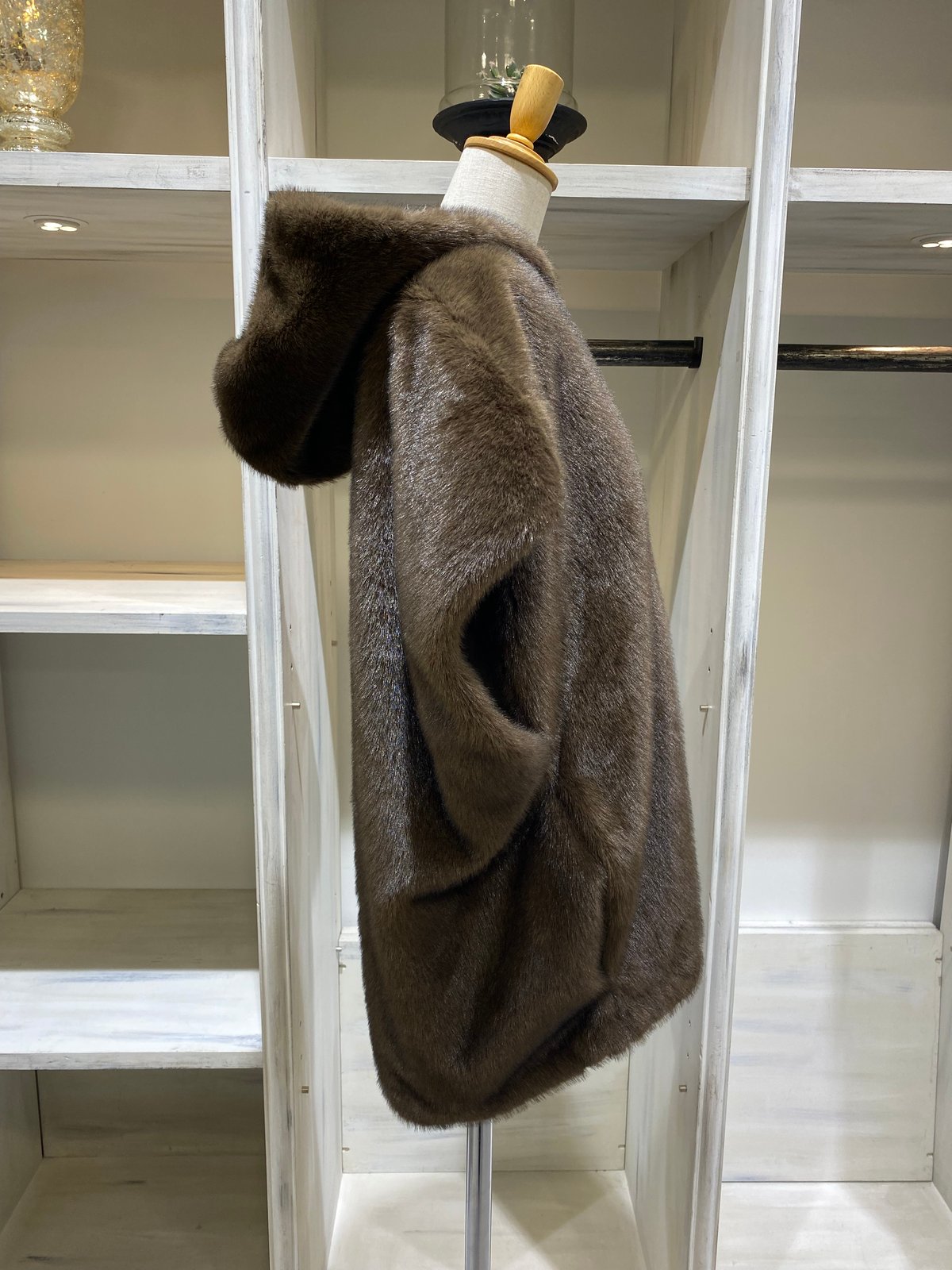 PASSIONE（パシオーネ）』フード付きfurベスト | ルルドオンライン