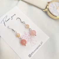 マザーオブパールと桜アゲートのピアス