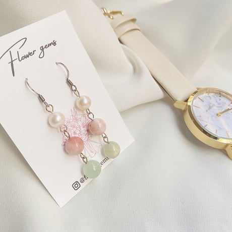 春カラーの三連ピアス