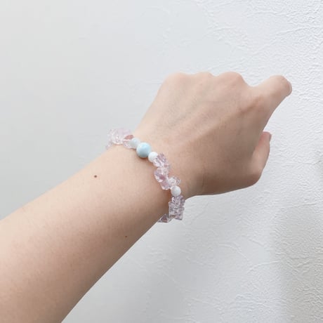 リラックスして、あなたの気持ちを届けよう！ラリマー×スコロライトのブレスレット