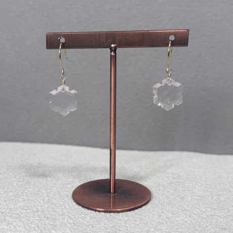 ローズクォーツの雪の結晶ピアス