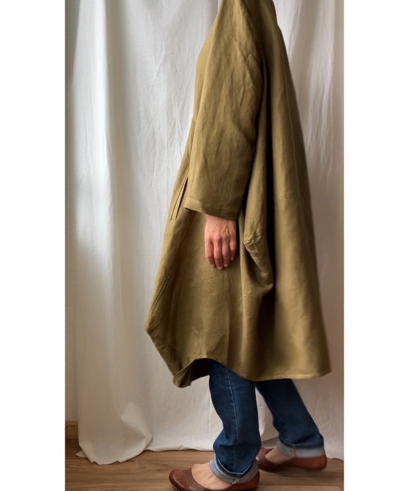 変形裾のワンピース（長袖 カーキヘリンボーン） | Happy Dot