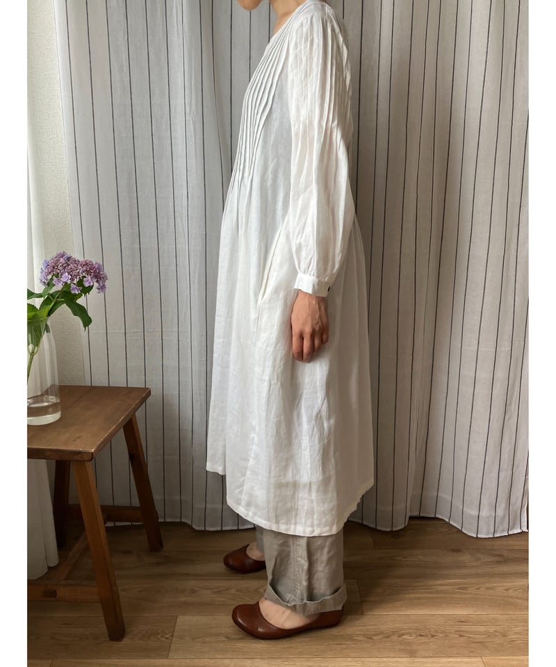 リネンピンタックワンピース (白) | Happy Dot