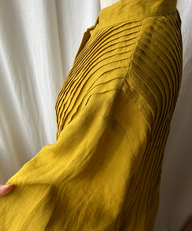 再入荷】スタンドカラーのピンタックロングワンピース（ミモザ