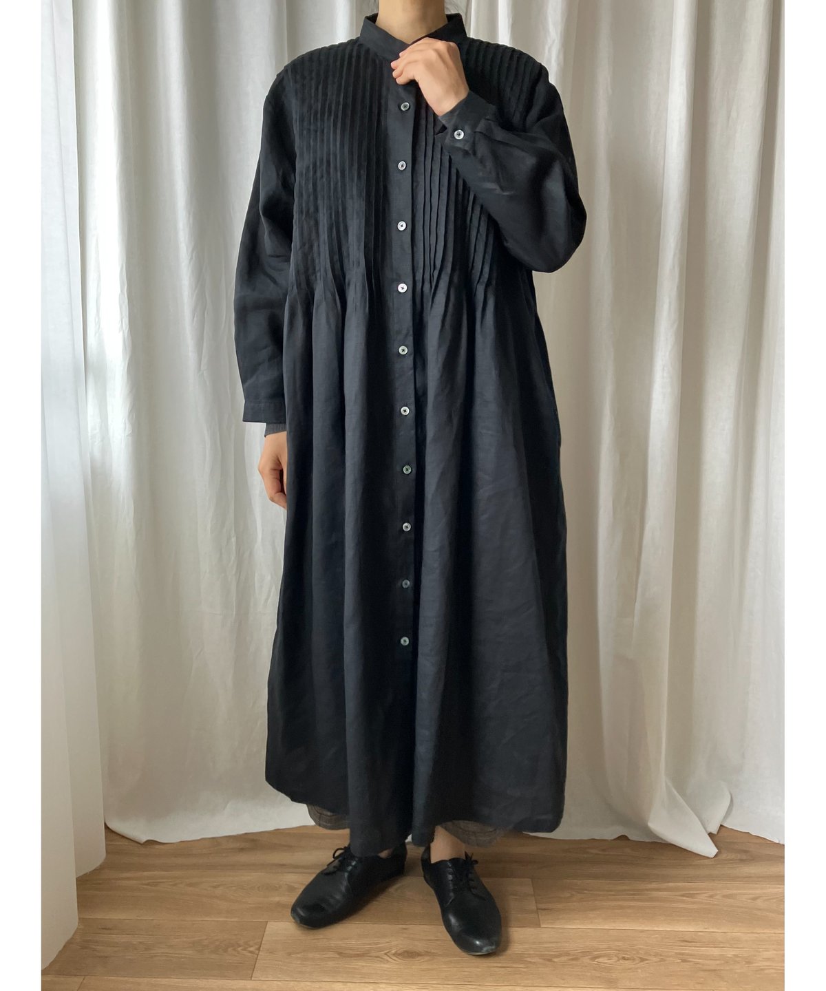 タグ付き【スピックアンドスパン】ピンタックワンピース　長袖　ロング　コットン　黒 再入荷】スタンドカラーのピンタックロングワンピース