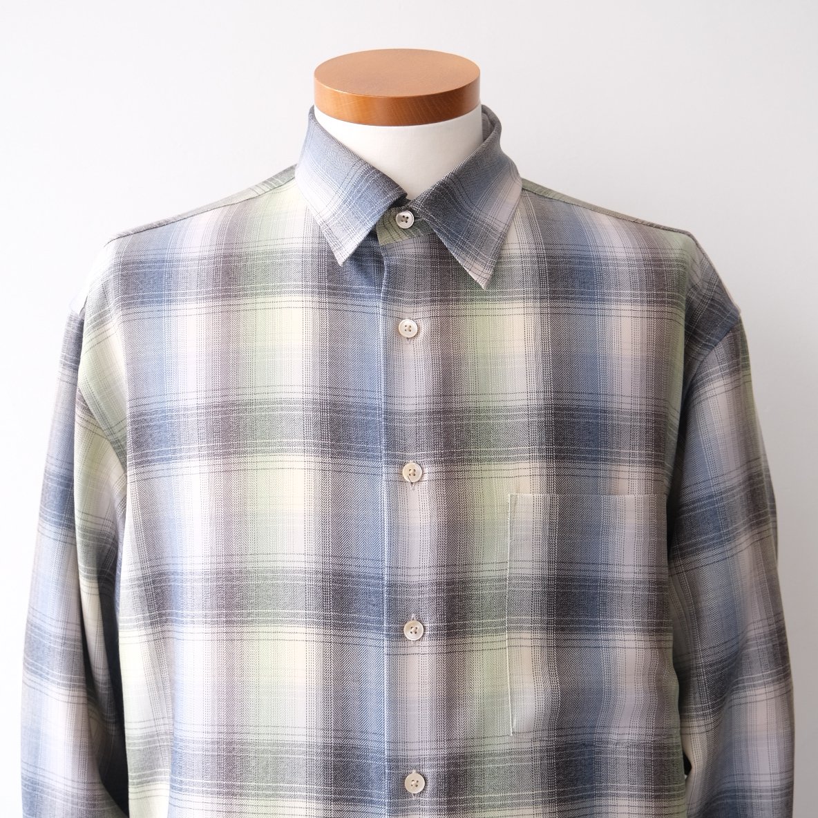 AURALEE｜SUPER LIGHT WOOL CHECK SHIRT | VINCENT