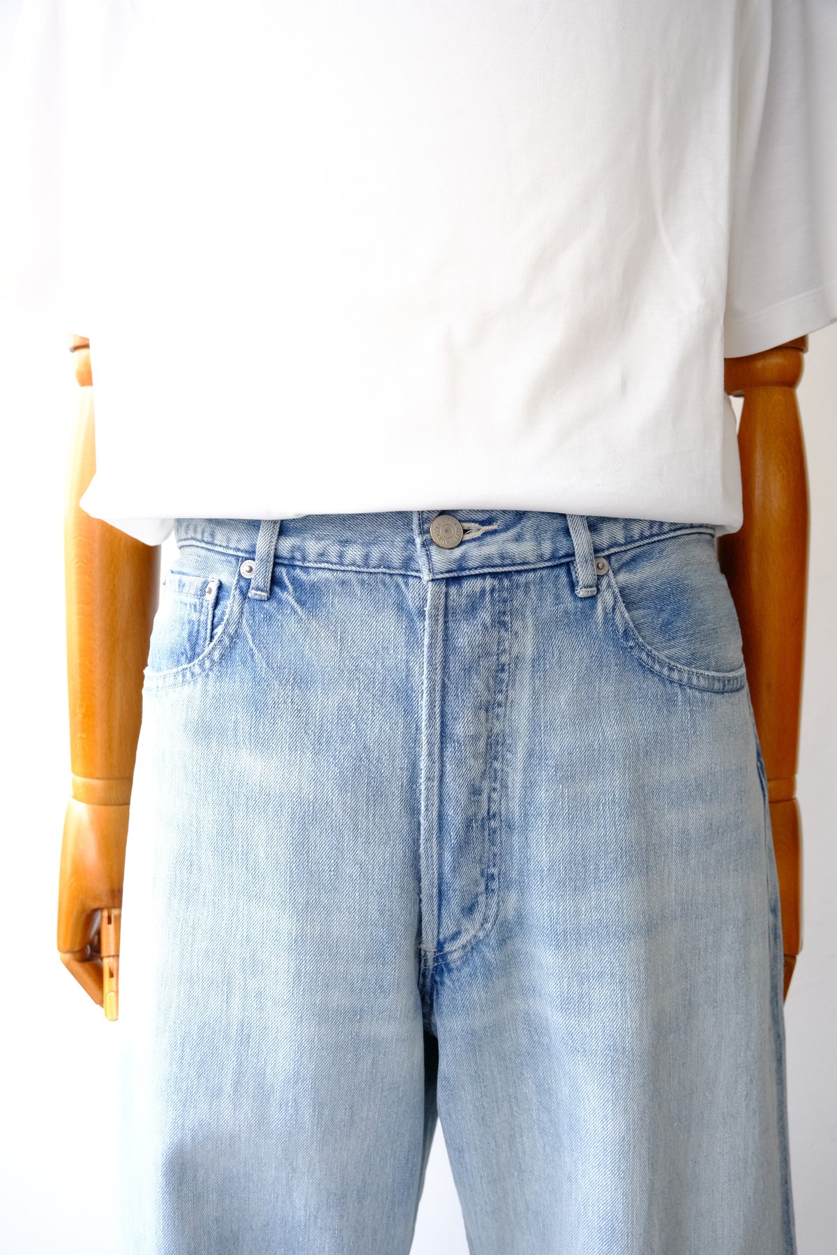 AURALEE | FADED SELVEDGE LIGHT DENIM WIDE PANTS