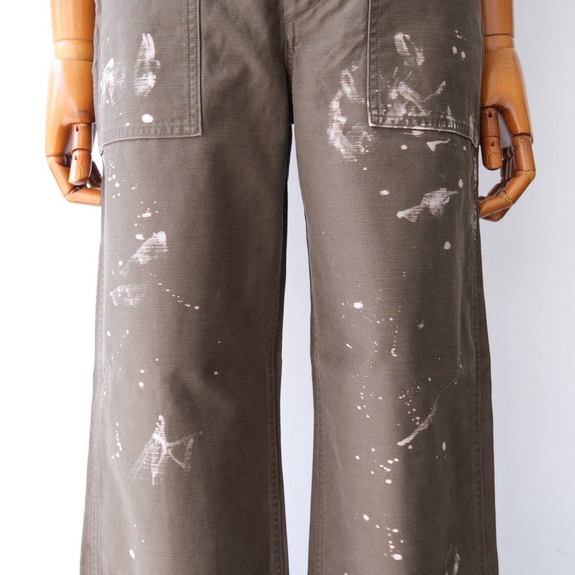 AURALEE｜WASHED BAGGY SATIN BLEACHED BAKER PANTS