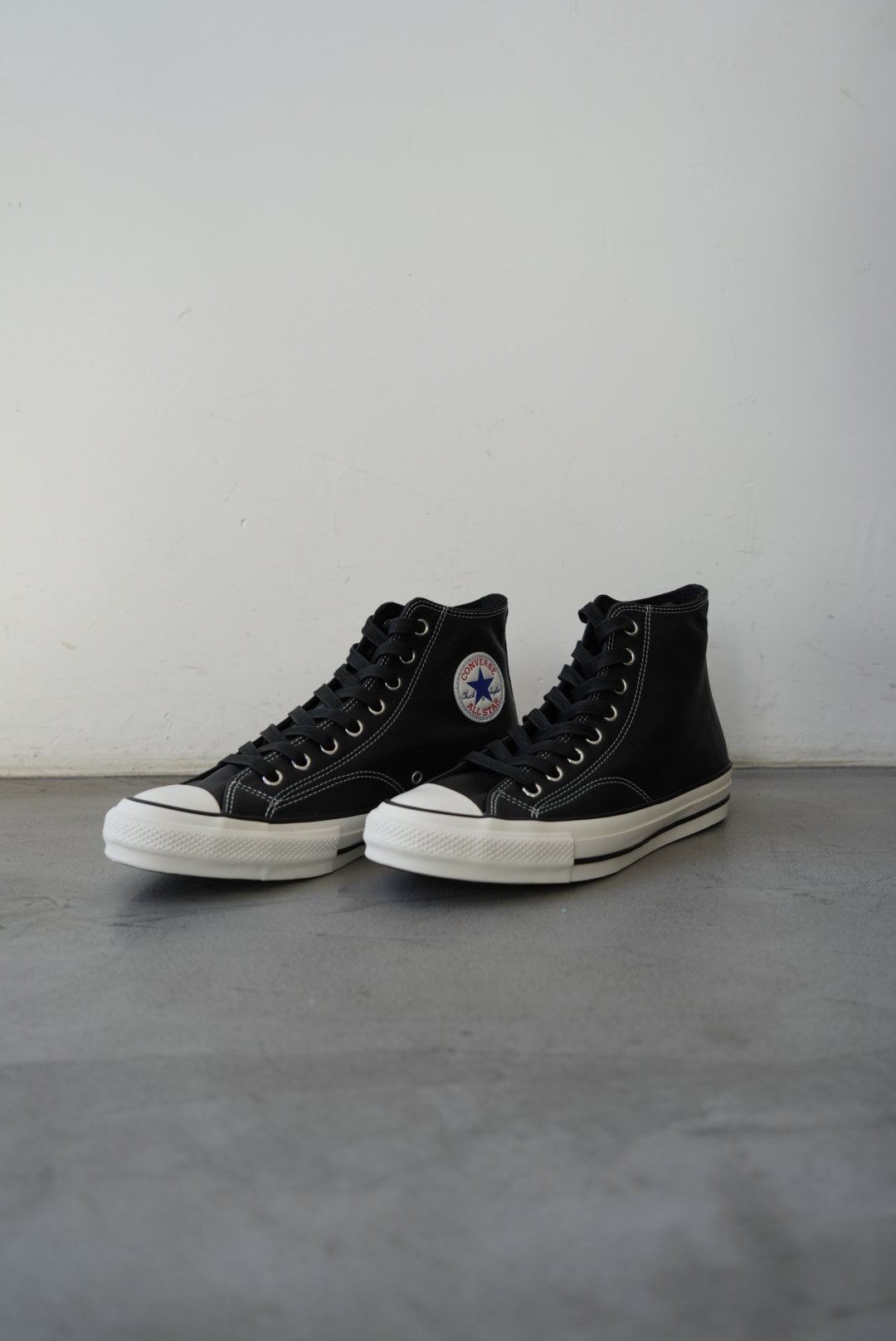 CONVERSE ADDICT｜CHUCK TAYLOR LEATHER HI | VINCE