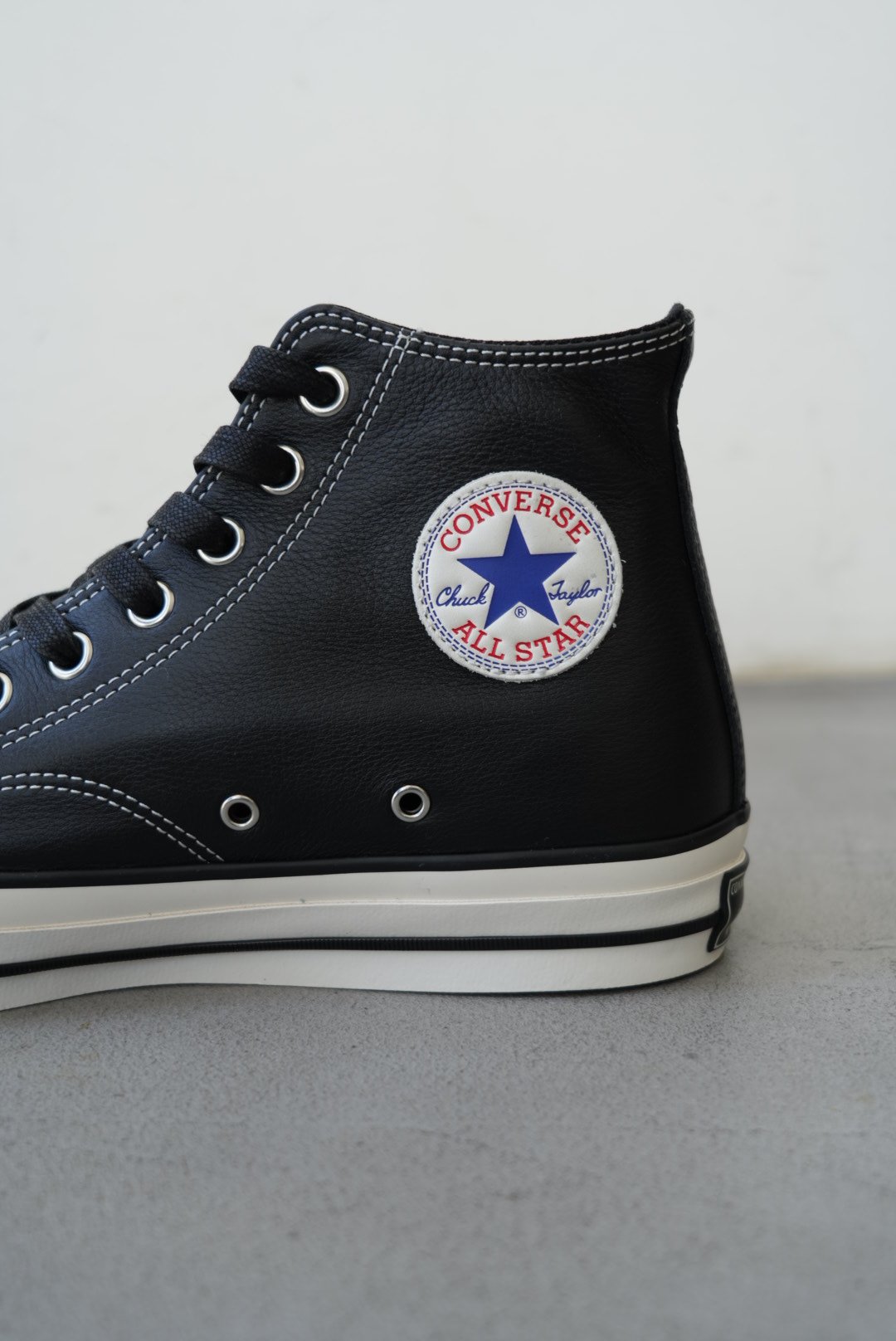 CONVERSE ADDICT｜CHUCK TAYLOR LEATHER HI | VINCE
