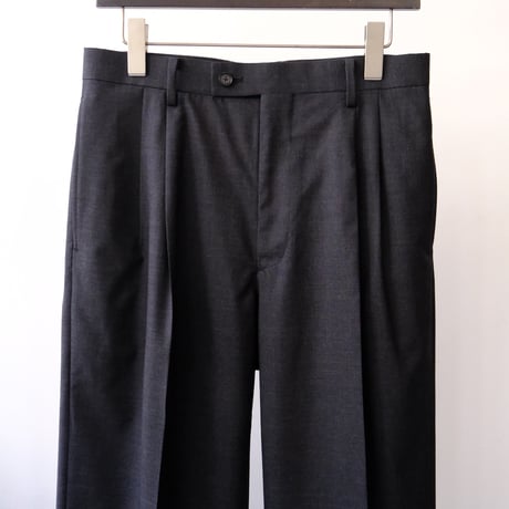 AURALEE｜ULTRA FINE TROPICAL WOOL TWO-TUCK SLACKS
