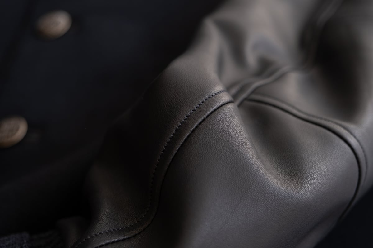 AUBERGE × VINCENT｜真・大人のスタジャン | VINCENT & MIA ON