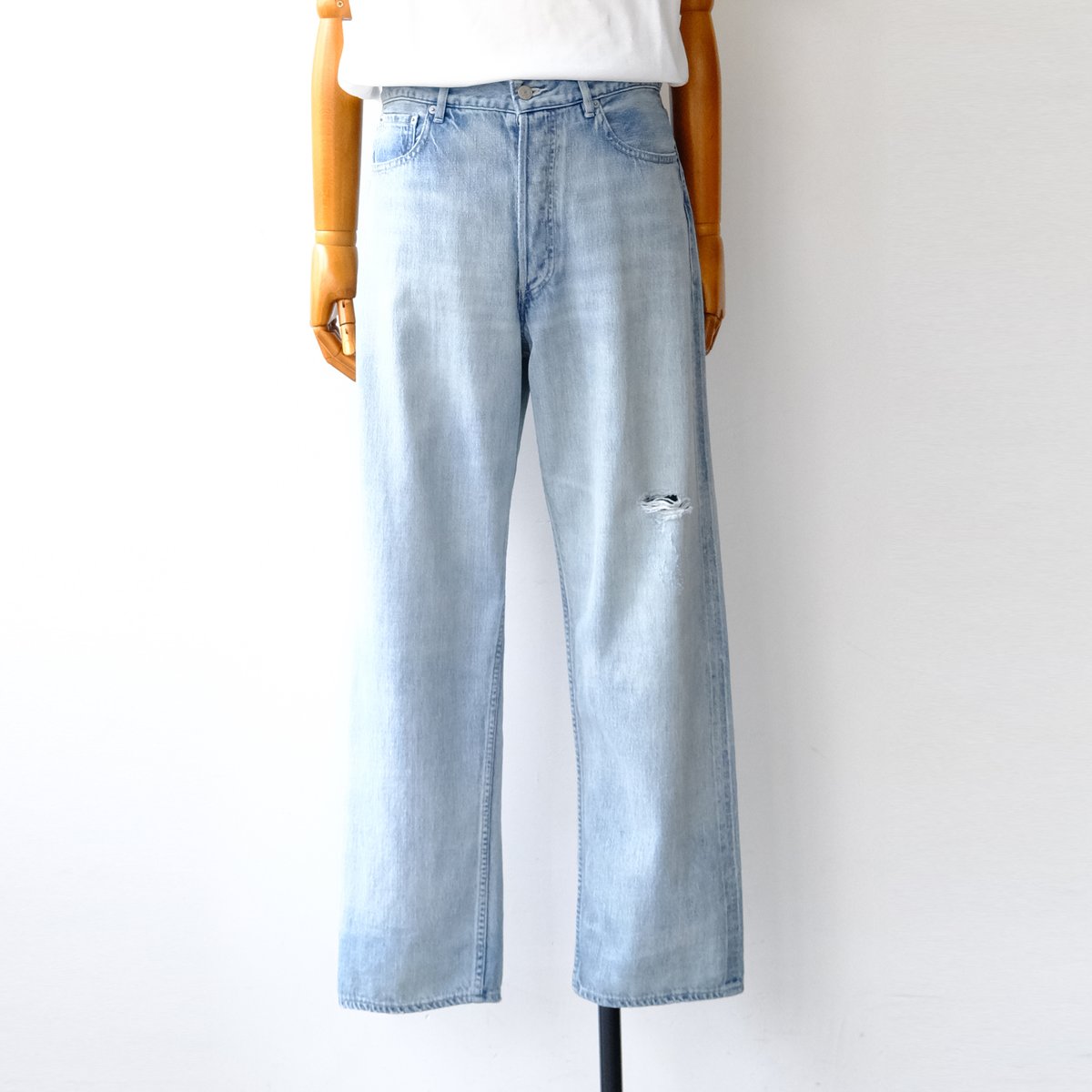 AURALEE | FADED SELVEDGE LIGHT DENIM WIDE PANTS