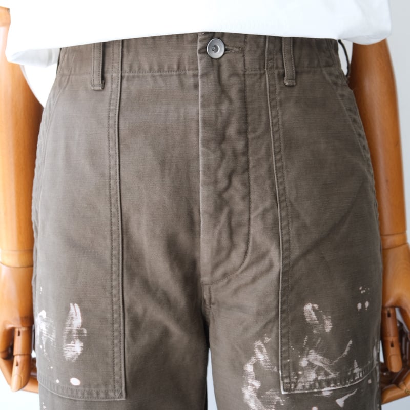 週末価格WASHED BAGGY SATIN BLEACHED BAKER Washed Baggy Satin Bleached Baker Pants(3(MEN) Dusty Ivory