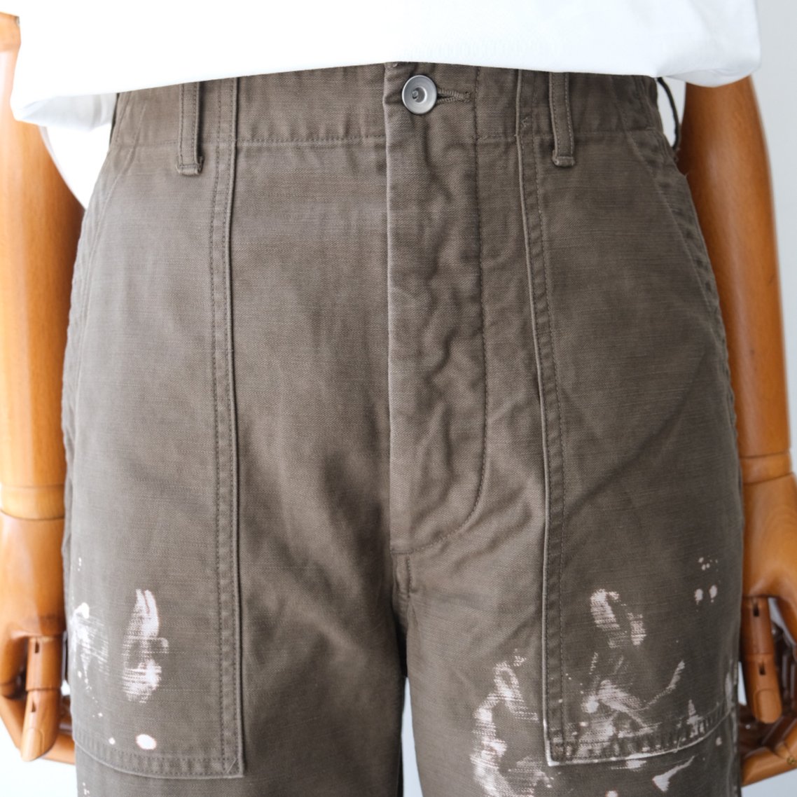 AURALEE｜WASHED BAGGY SATIN BLEACHED BAKER PANTS