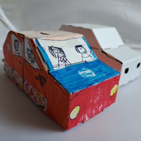 子ども作品：りっちゃん号（作：りつか）／支援者様のお手元にお届け