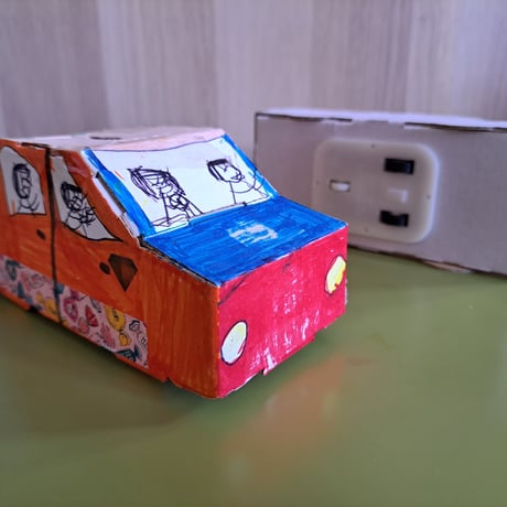 子ども作品：りっちゃん号（作：りつか）／支援者様のお手元にお届け