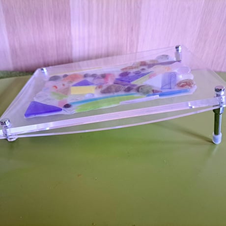 子ども作品：いろいろガラス（作：りつか）／支援者様のお手元にお届け