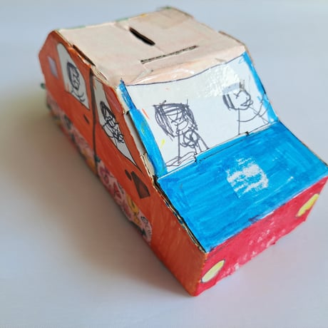 子ども作品：りっちゃん号（作：りつか）／支援者様のお手元にお届け
