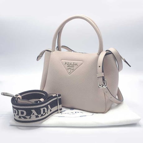 PRADAオーバルロゴ型押しレザー×エスパドリューズ37黒イタリア製 PRADA プラダ ダーリン レザー ハンドバッグ (PRADA