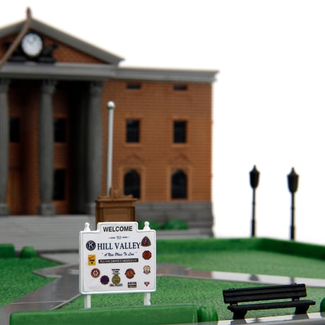 NANO SCENE BTTF HILL VALLEY COURTHOUSE w/2 VEHICLES 【バックトゥザフューチャー ミニカー】
