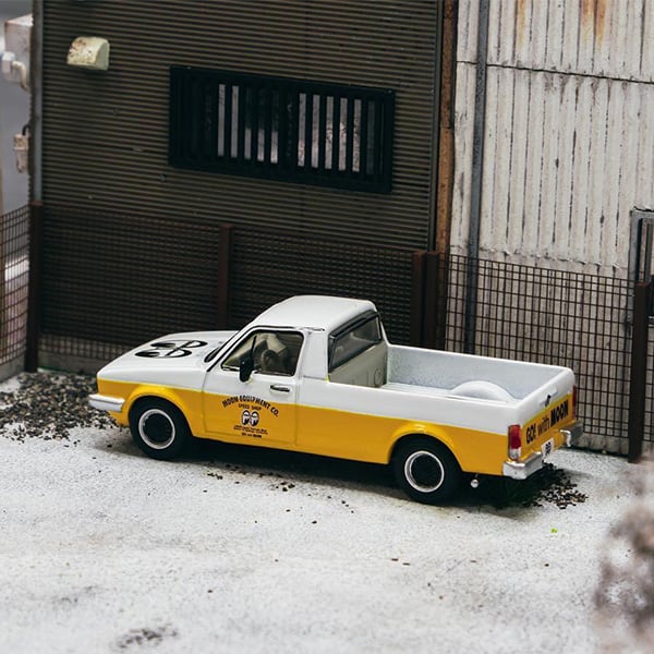 Tarmac Works 1:64 Moon Equipped Volkswagen Cadd
