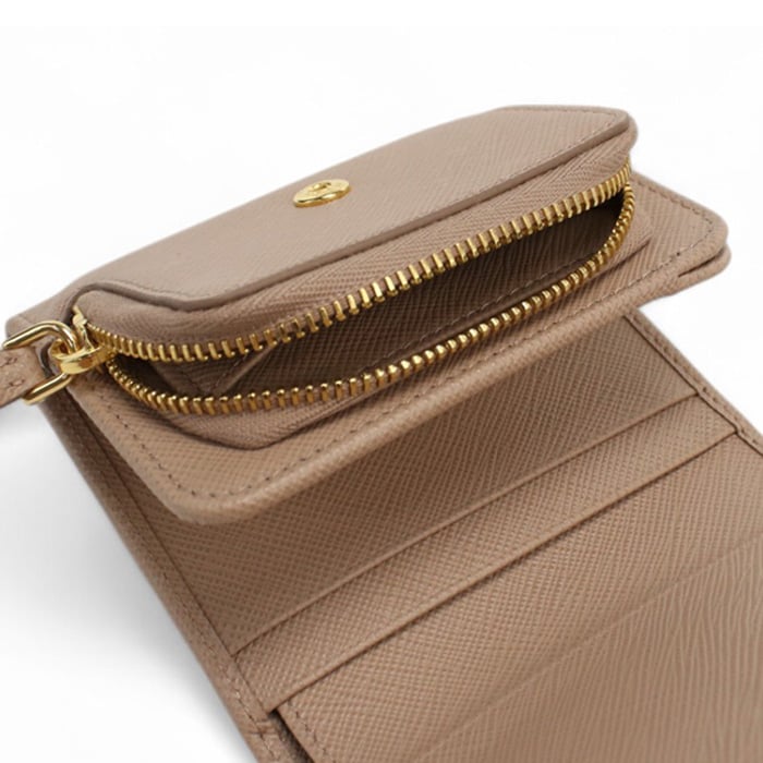 ♡PRADA♡ドゥーブレ♡サフィアーノ♡ビアンコ♡美品♡即購入OK♡ PRADA サフィアーノトライアングル 三折財布小銭入付 1MH042 QHH