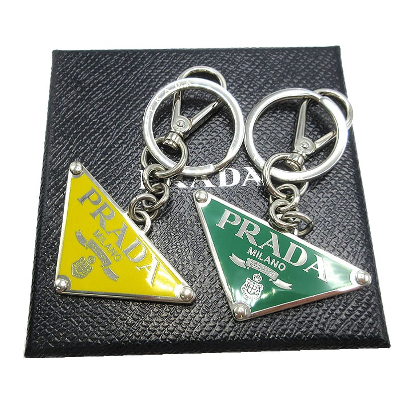 プラダ キーホルダー PRADA メタル 三角プレートチャーム プラダ キーホルダー PRADA メタル 三角プレートチャーム