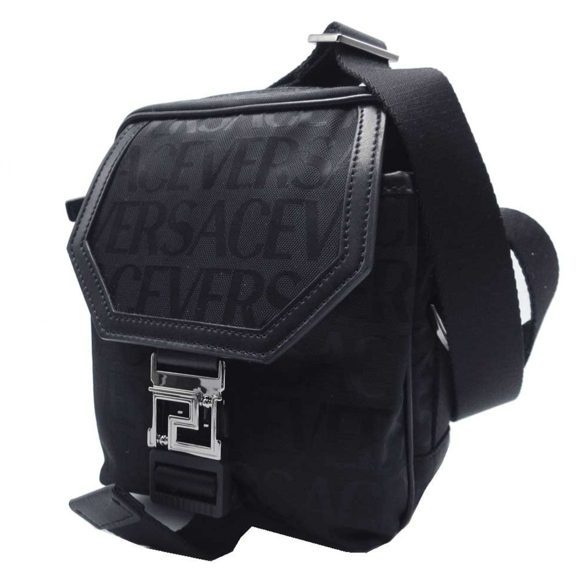 時を重ねたお品です✨ジャンニヴェルサーチ✨インパクト大★ワンショルダーバッグ✨ 中古・古着通販】GIANNI VERSACE (ジャンニ・ヴェルサーチ