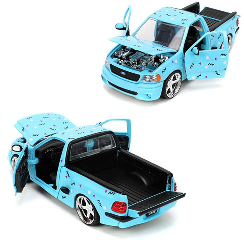 Love's Ford Racingミニカー 1/24 Love's Ford Racingミニカー 1/24