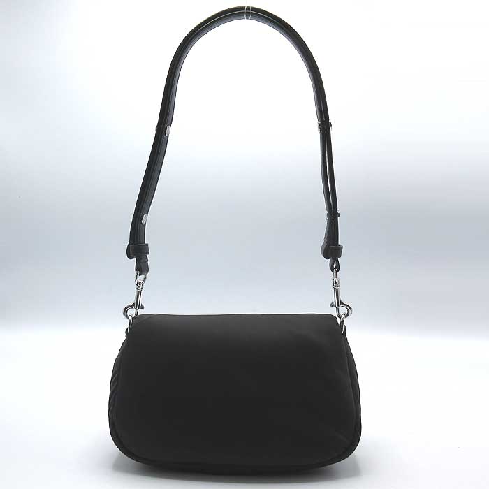 稀少✨美品✨トリーバーチ　パフィー　ワンショルダーバッグ　ブリテン　ナイロン　黒 稀少✨美品✨トリーバーチ パフィー ワンショルダーバッグ